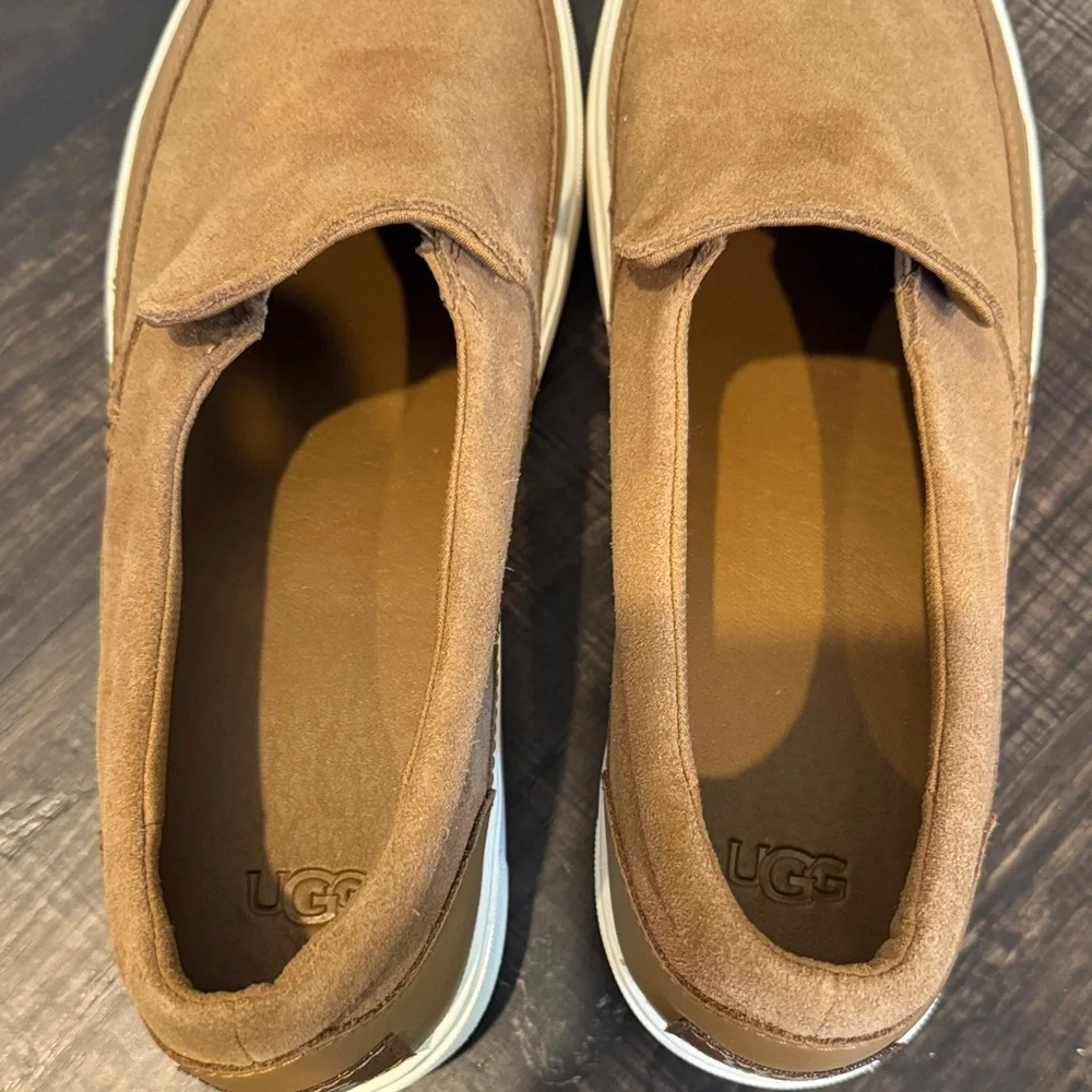 UGGS - Picture 5 of 7